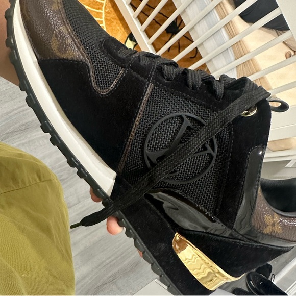Louis vuitton Run away sneakers size 6.5 only used once . - Picture 2 of 2
